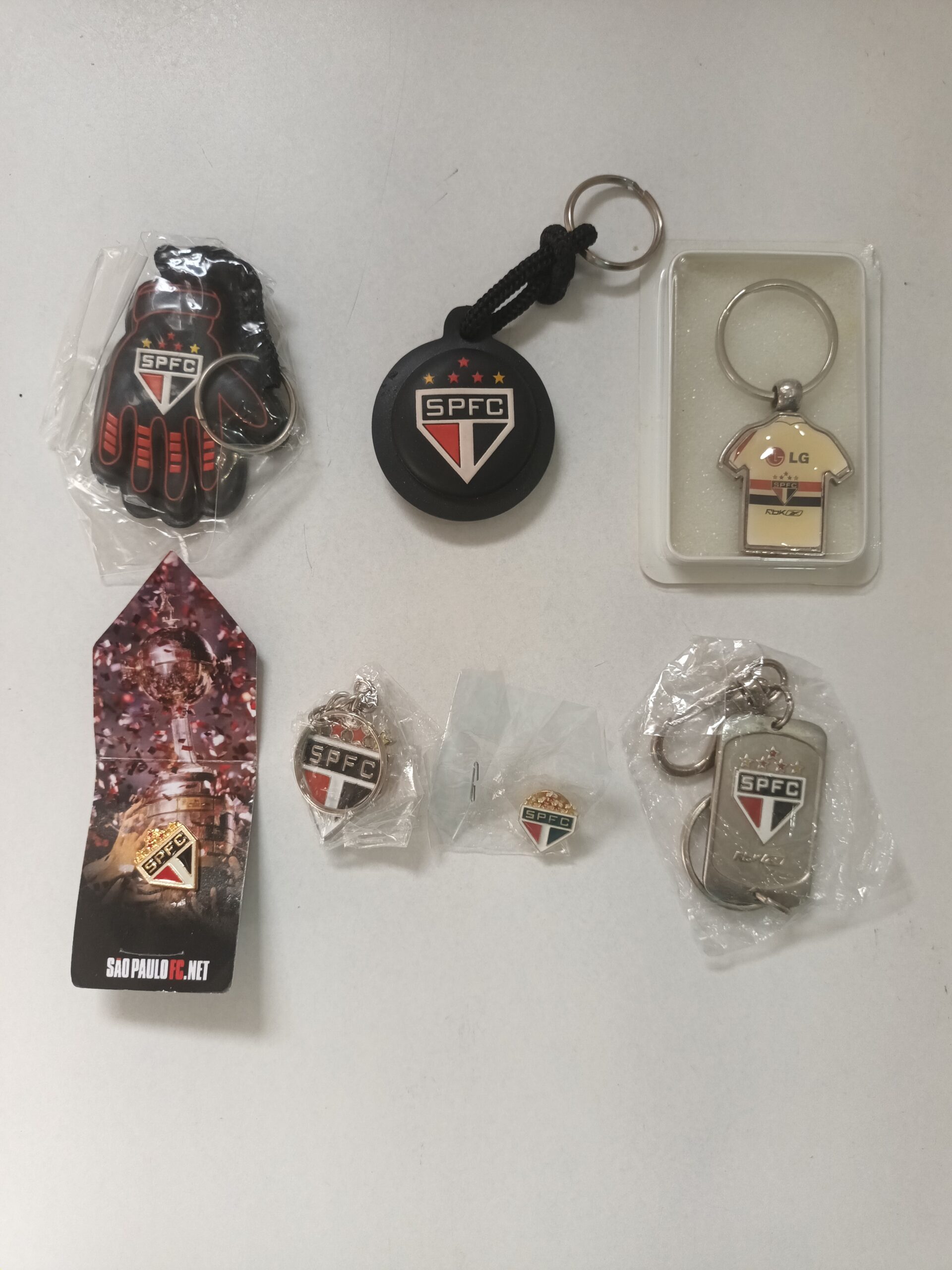 Kit 5 chaveiros e 2 pins