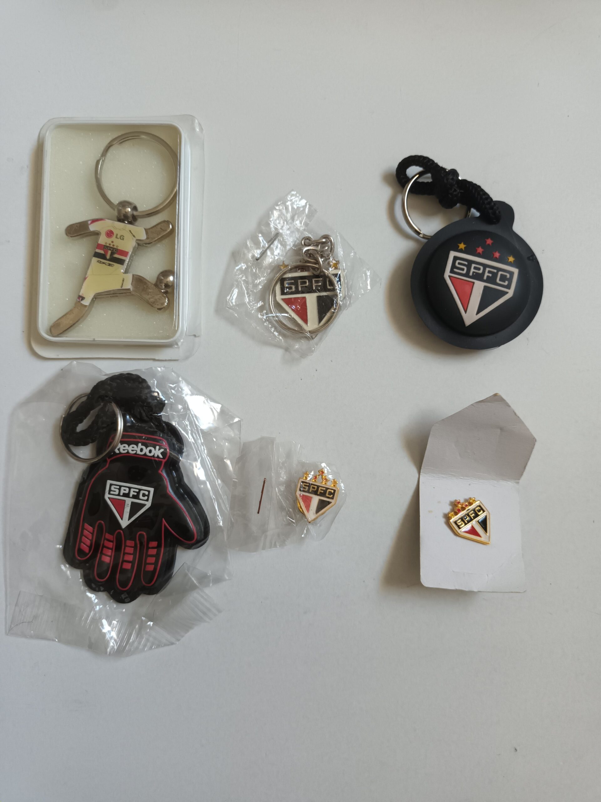 Kit 4 chaveiros e 2 pins SPFC