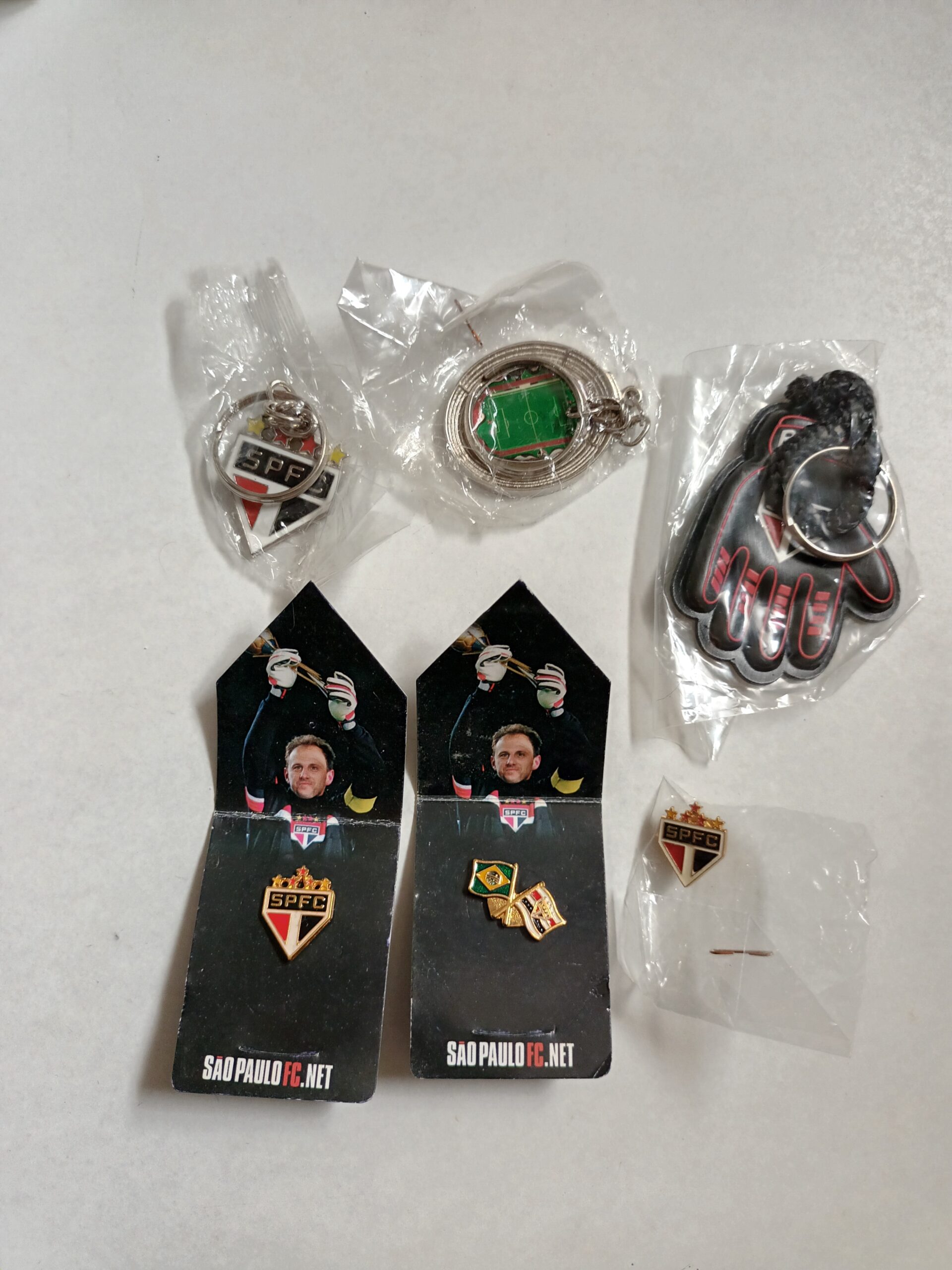Kit 3 chaveiros e 3 pins SPFC