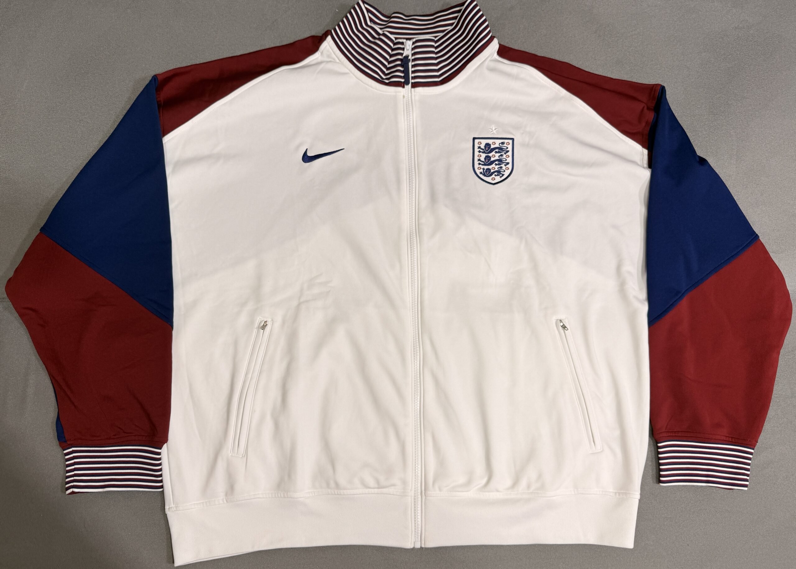 JAQUETA DA SELEÇÃO DA INGLATERRA HOME ACADEMY PRO 2025 - ORIGINAL